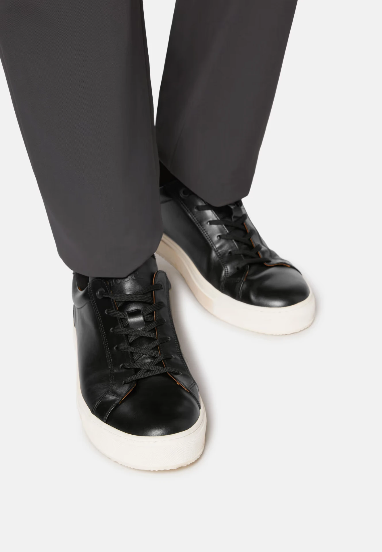 BOGGI Milano Leather Trainers — Negro